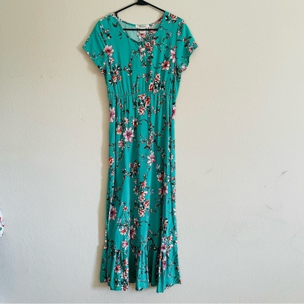 Nwot Passport woman floral maxi dress Large green cinched waist ruffled bottom